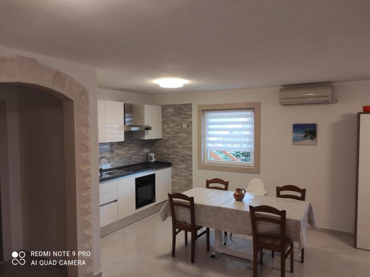 Apartments Marko Sutivan Insel Brac Exterior photo
