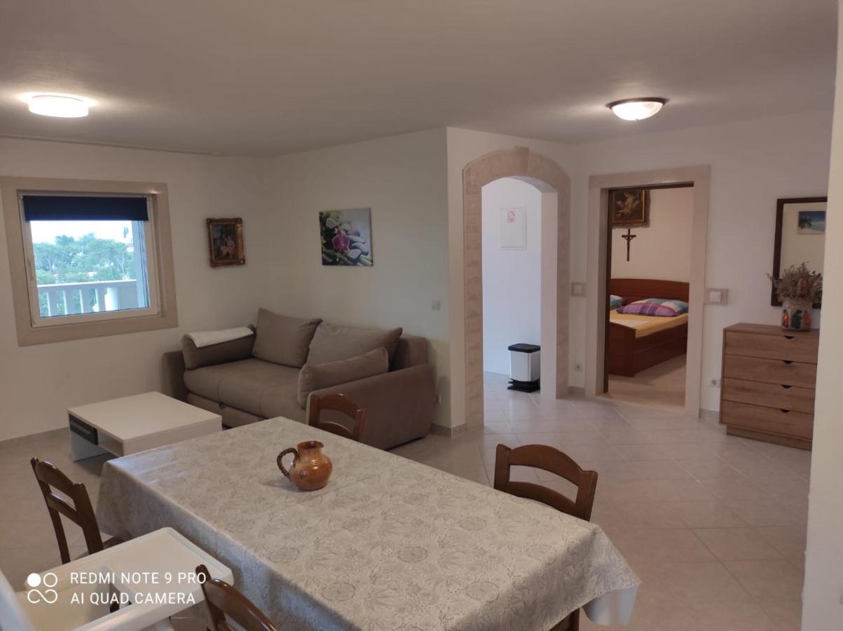 Apartments Marko Sutivan Insel Brac Exterior photo