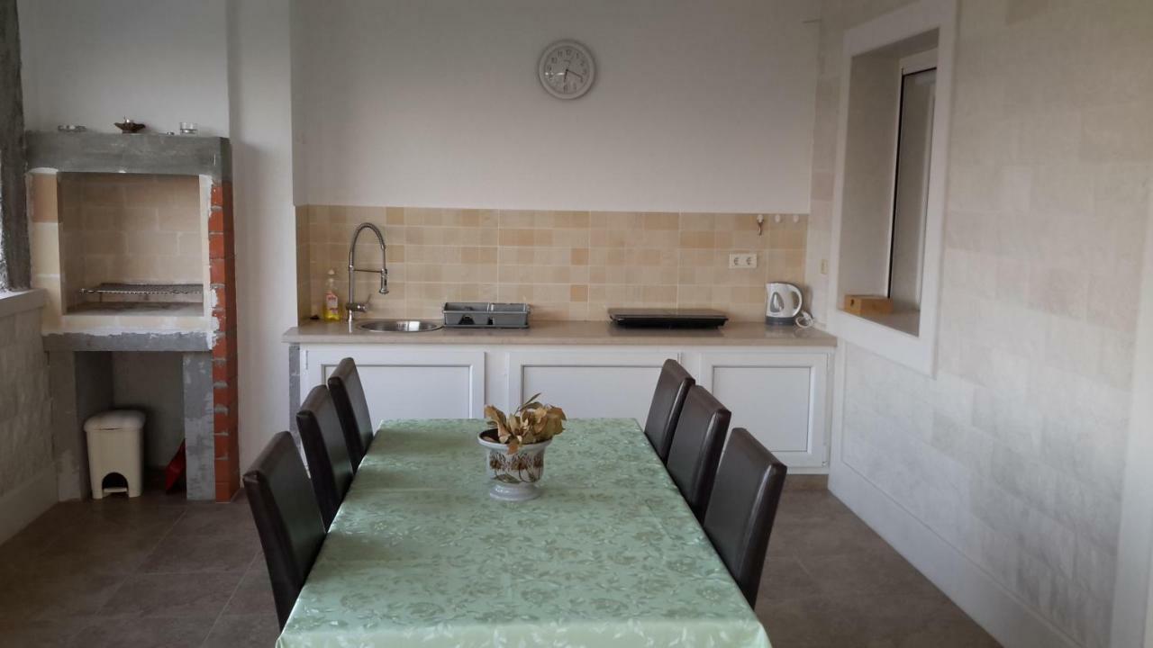 Apartments Marko Sutivan Insel Brac Exterior photo