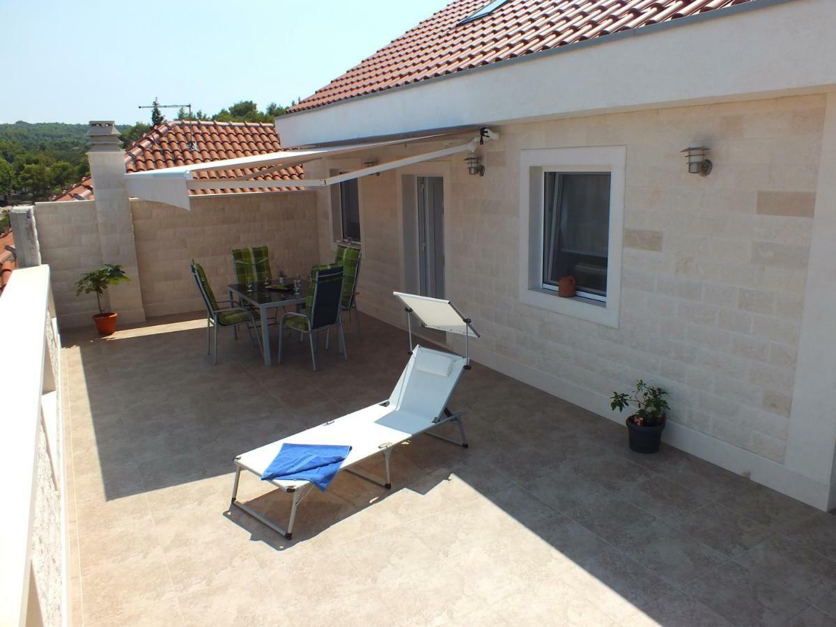 Apartments Marko Sutivan Insel Brac Exterior photo