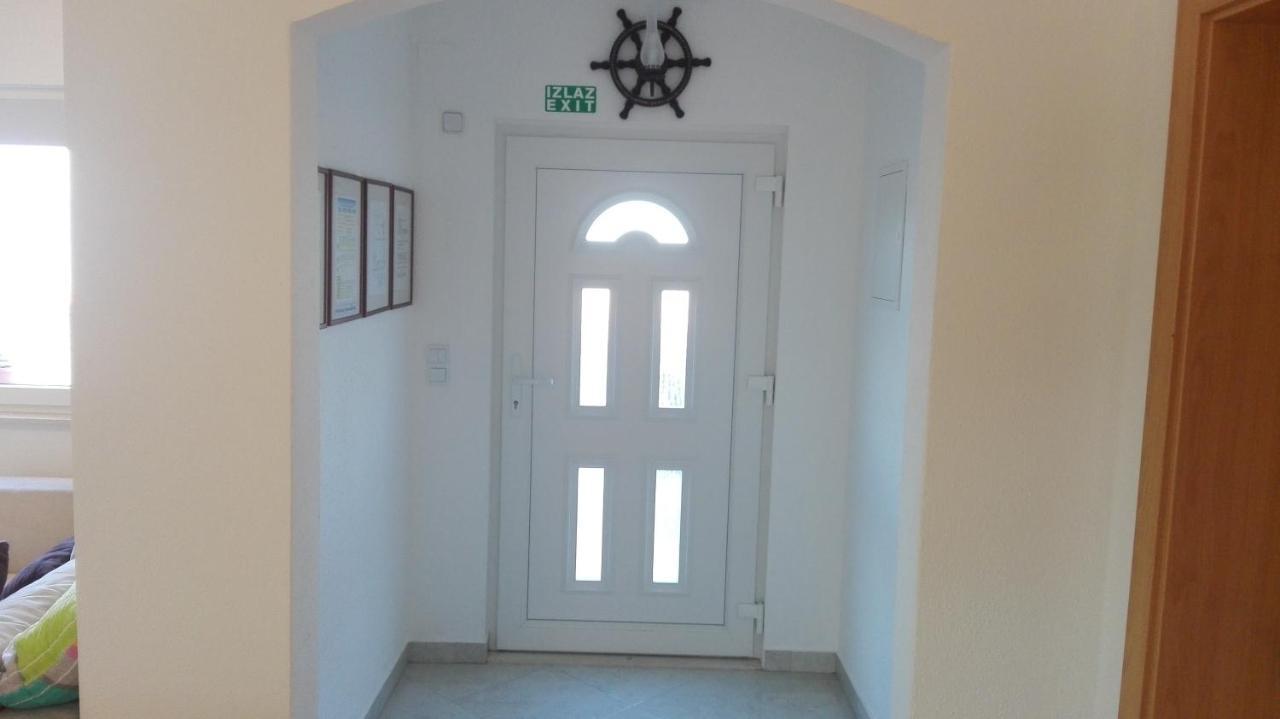 Apartments Marko Sutivan Insel Brac Exterior photo