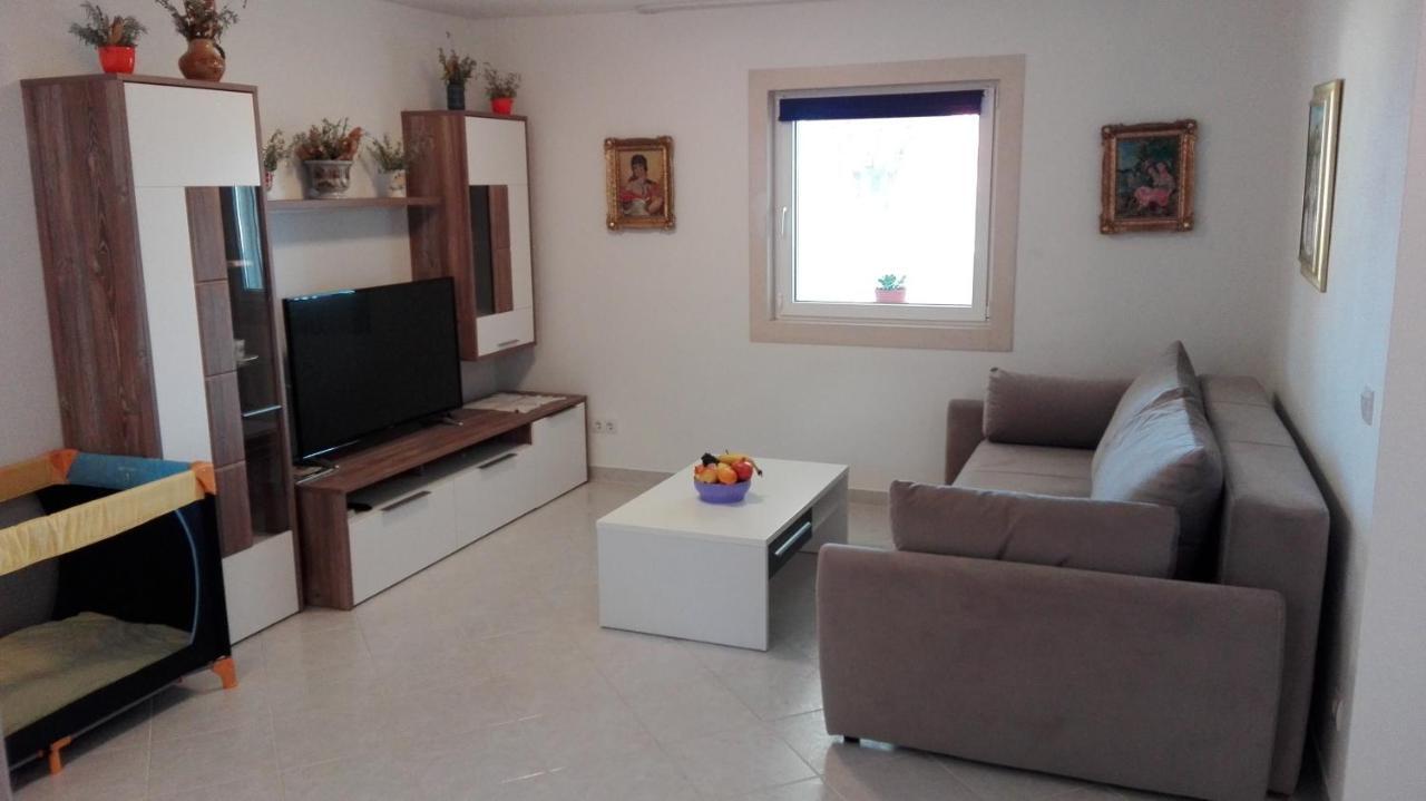 Apartments Marko Sutivan Insel Brac Exterior photo
