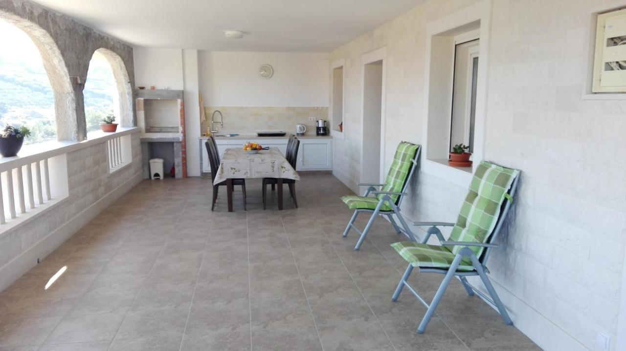 Apartments Marko Sutivan Insel Brac Exterior photo