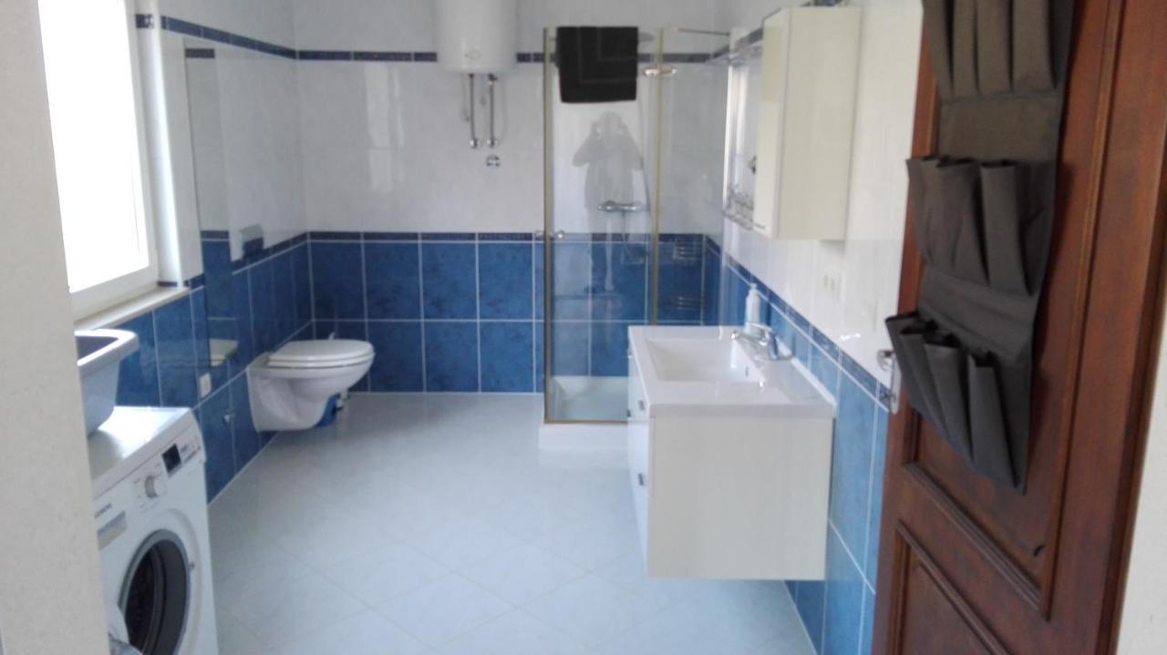 Apartments Marko Sutivan Insel Brac Exterior photo